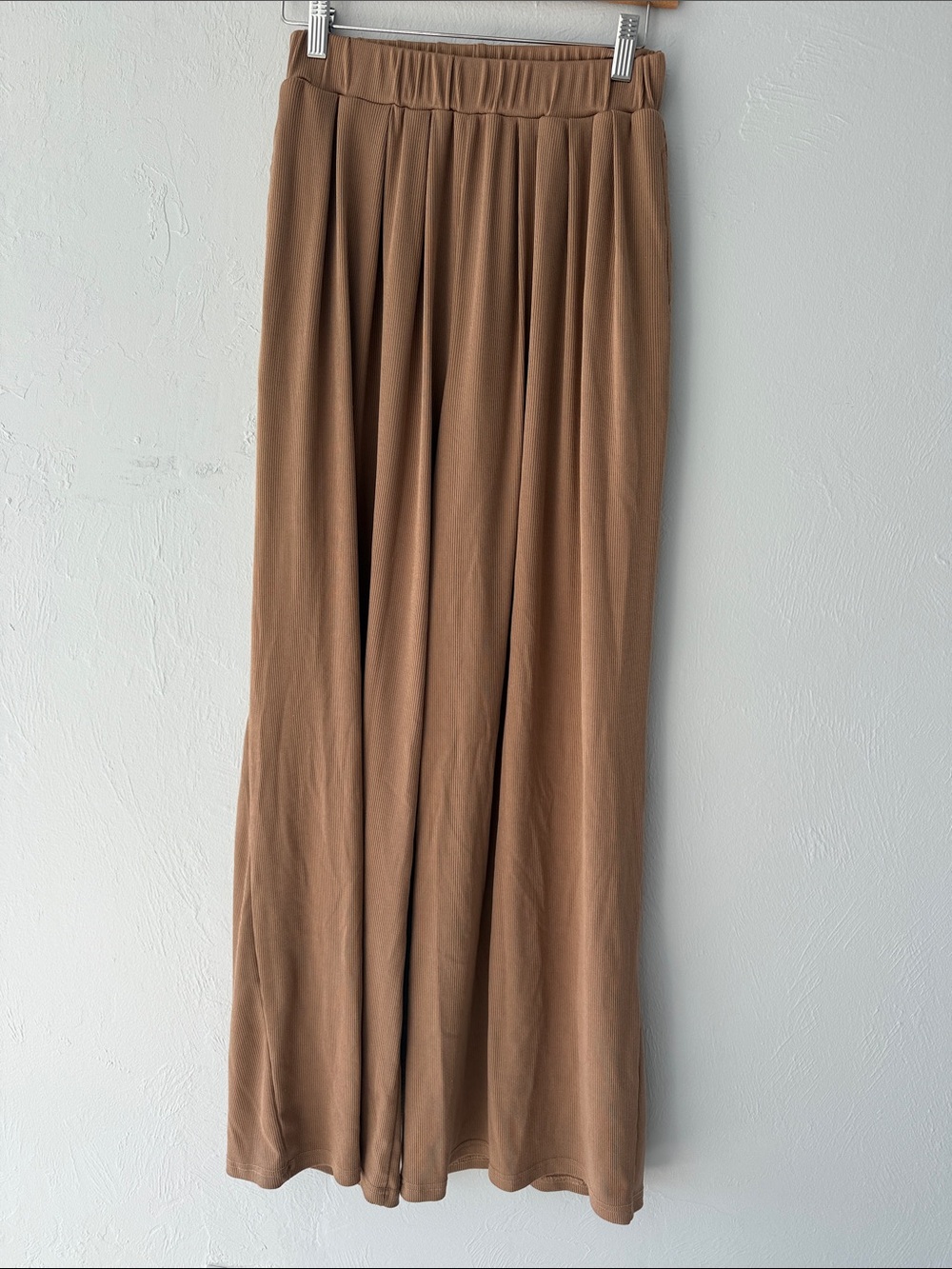 Cider Relaxed Wide-Leg Pleated Trousers in Camel Brown